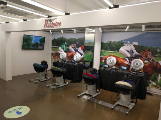 롯데백화점 미니백화점 엘큐브 서울 홍대점에 위치한 가상현실(VR) 체험공간